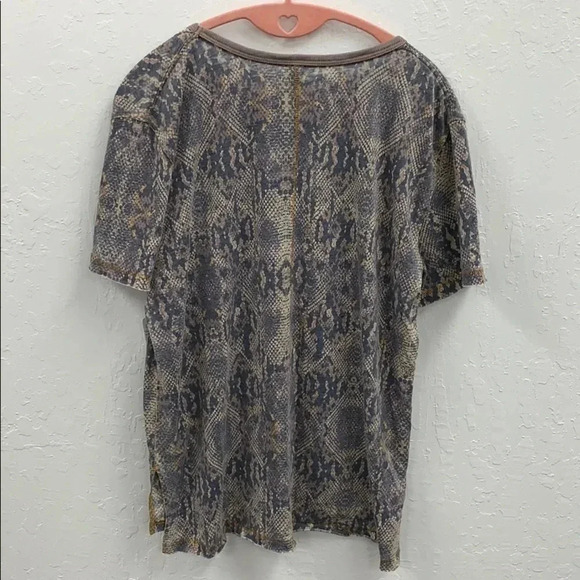 Free People NWT Snake Print Tee Size Small - Picture 4 of 4